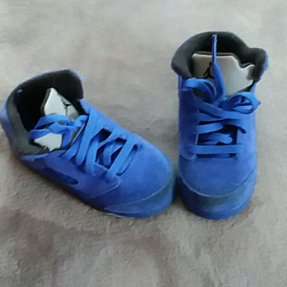 Toddler suede jordans